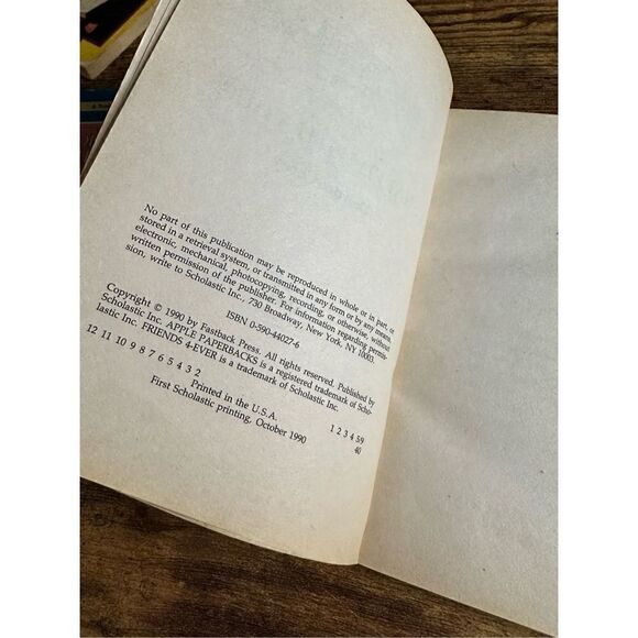 APPLE PAPERBACKS FRIENDS 4 - EVER #5 SEALED WITH A HUG By DEIRDRE COREY - Picture 3 of 3